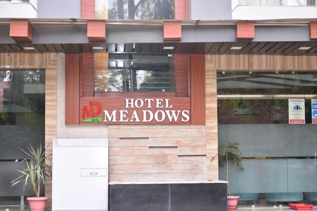 Hotel Meadows Benares Buitenkant foto