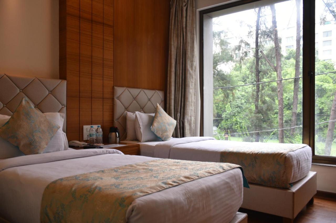 Hotel Meadows Benares Buitenkant foto