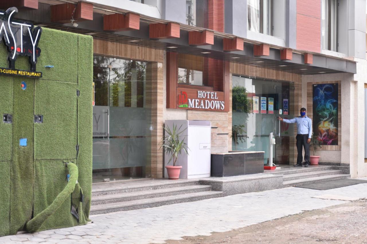 Hotel Meadows Benares Buitenkant foto