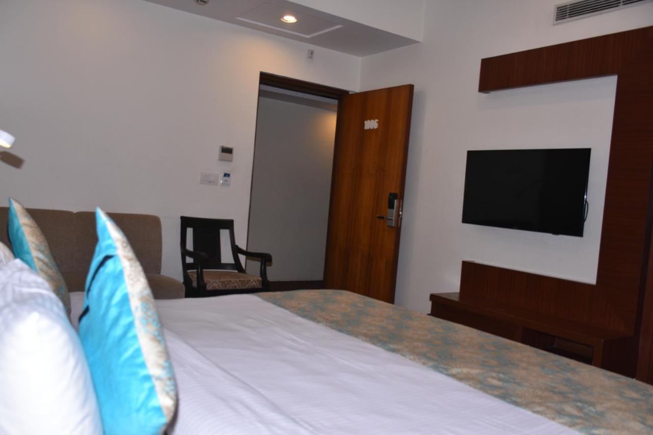 Hotel Meadows Benares Buitenkant foto