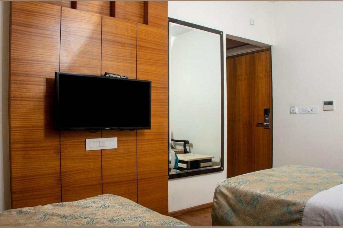 Hotel Meadows Benares Buitenkant foto