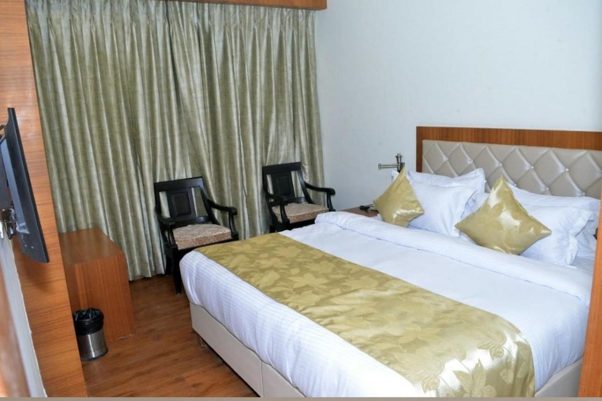 Hotel Meadows Benares Buitenkant foto
