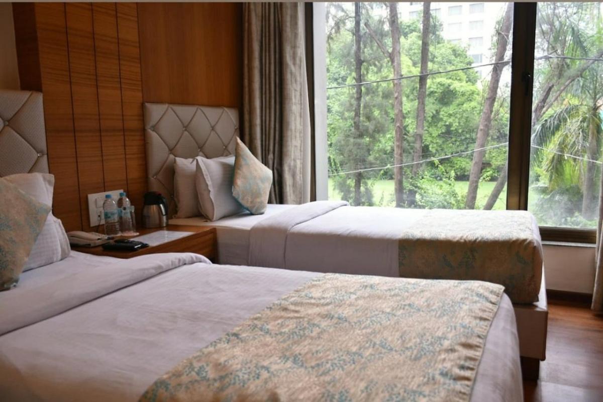 Hotel Meadows Benares Buitenkant foto