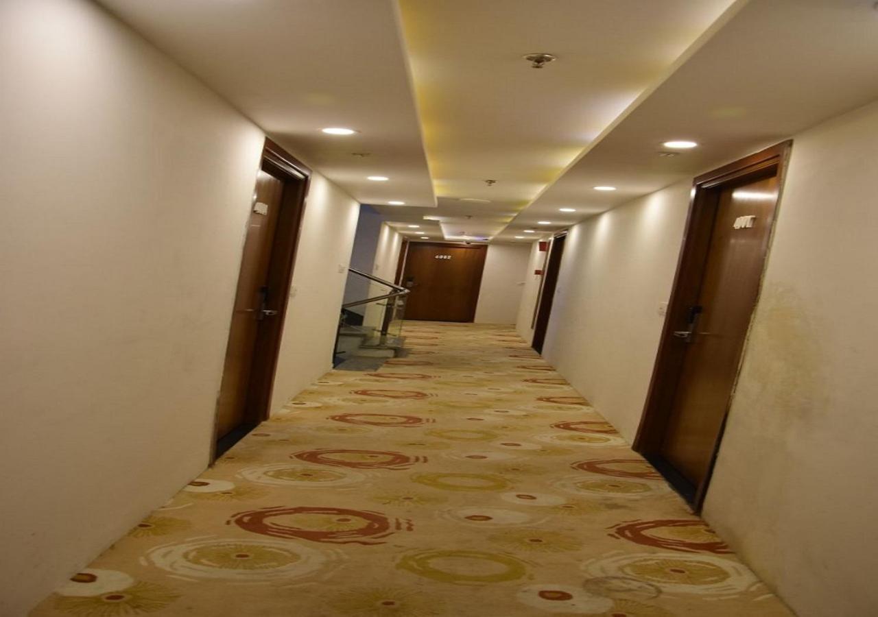 Hotel Meadows Benares Buitenkant foto