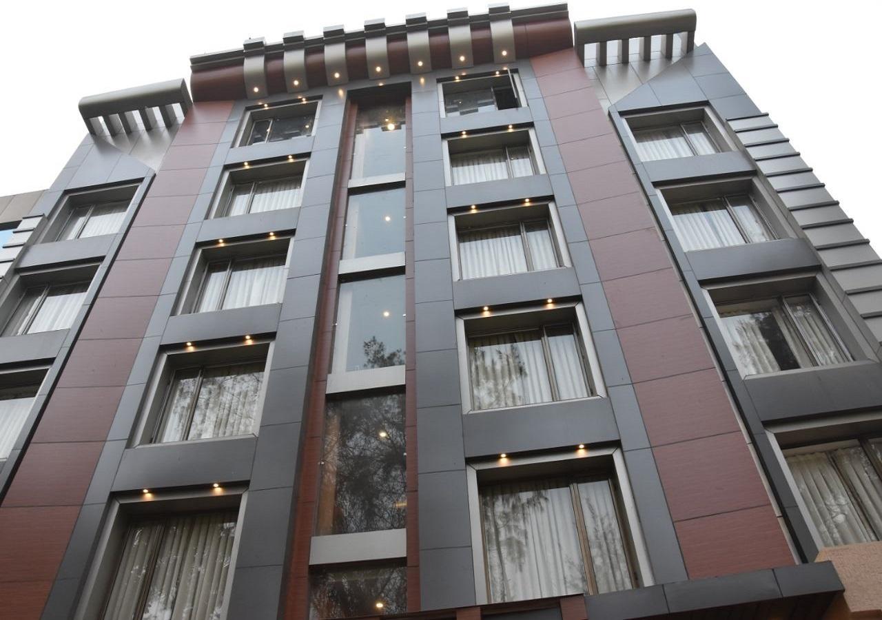 Hotel Meadows Benares Buitenkant foto