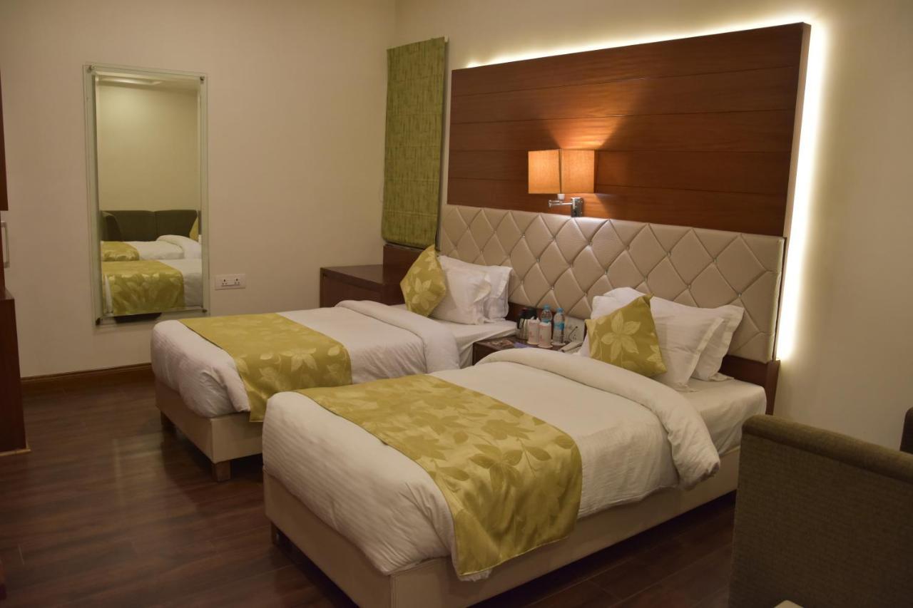 Hotel Meadows Benares Buitenkant foto