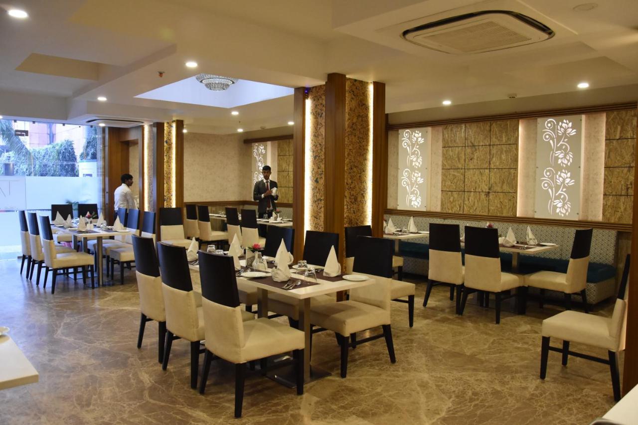 Hotel Meadows Benares Buitenkant foto
