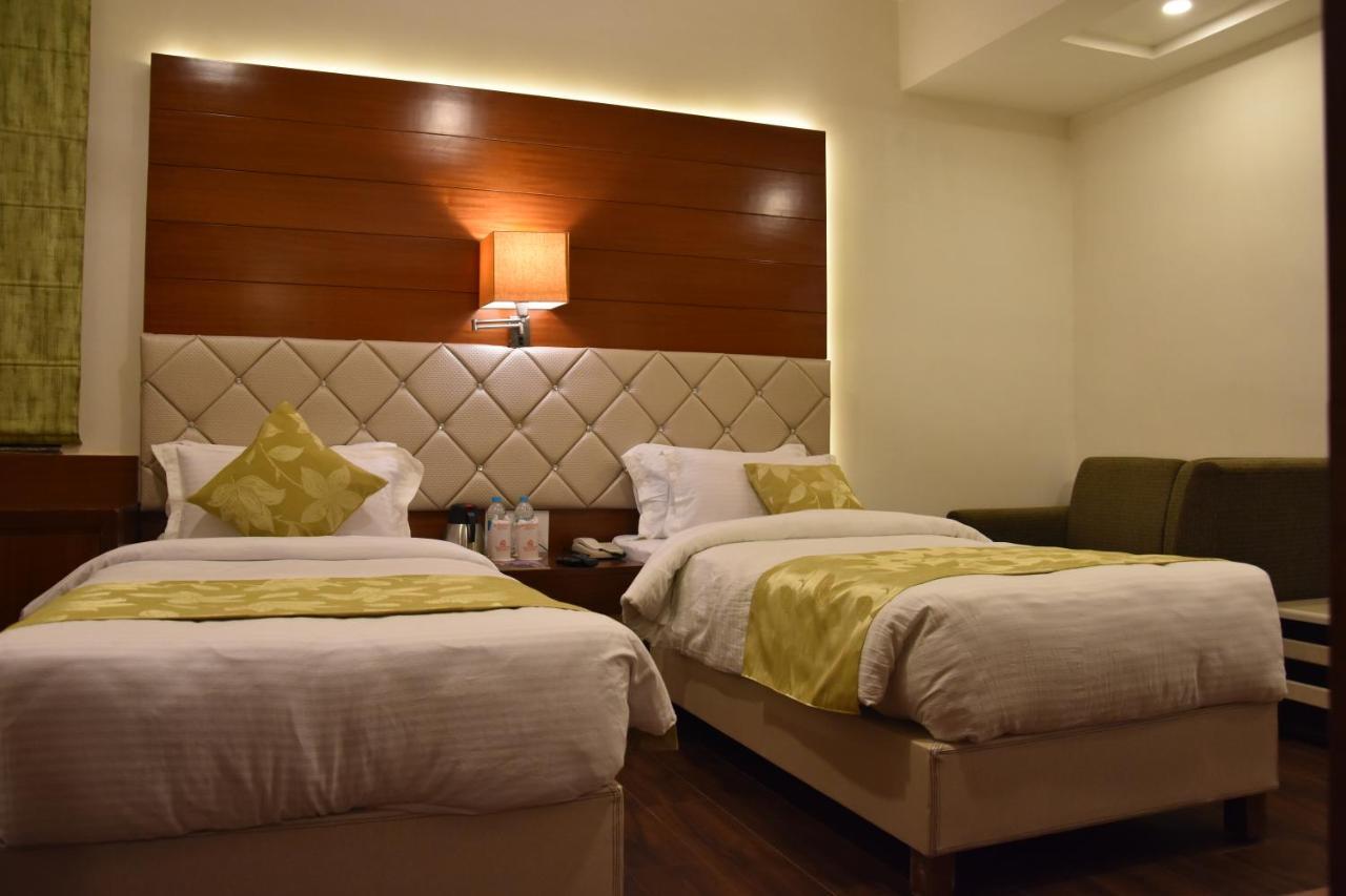 Hotel Meadows Benares Buitenkant foto