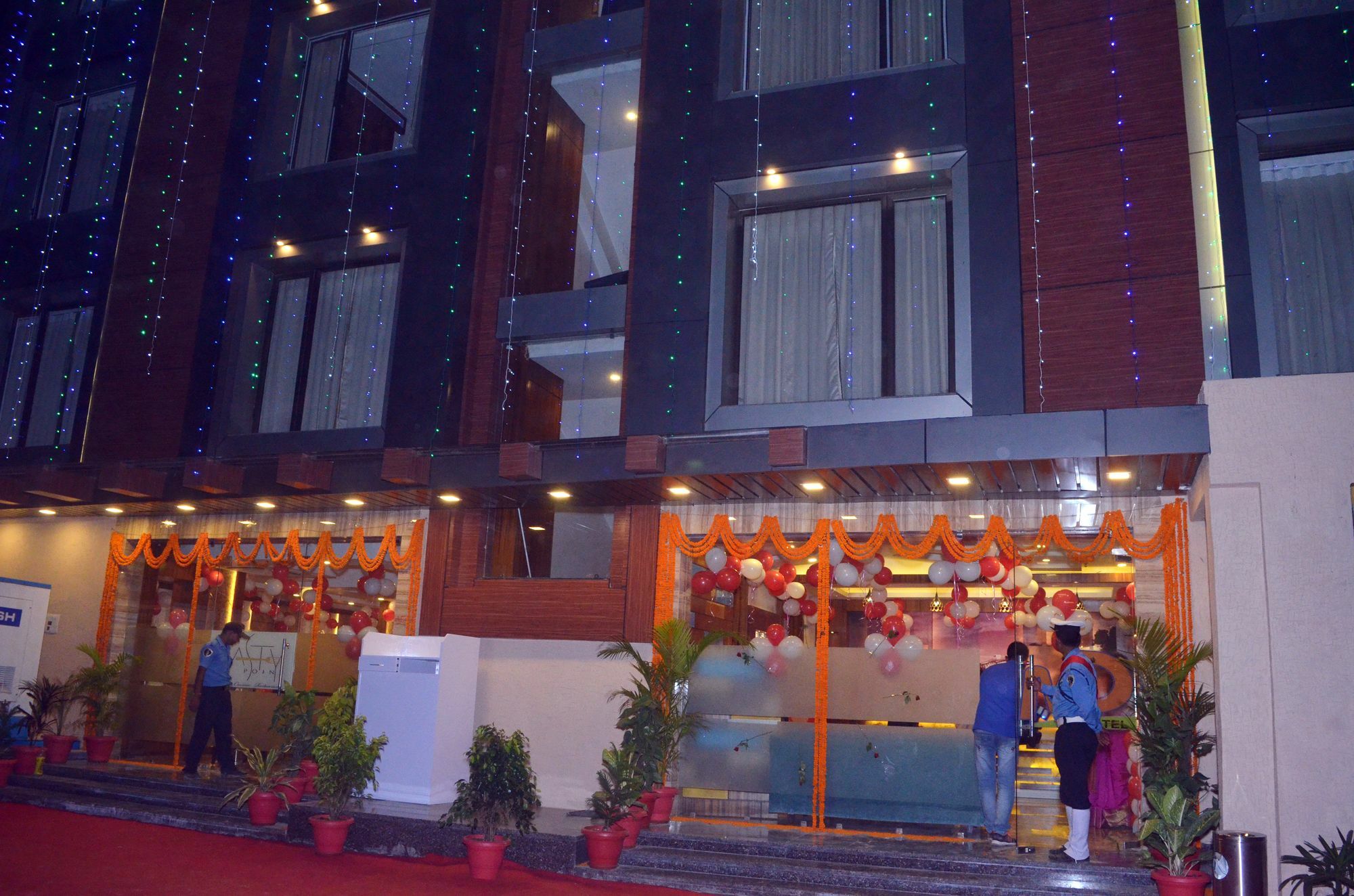 Hotel Meadows Benares Buitenkant foto